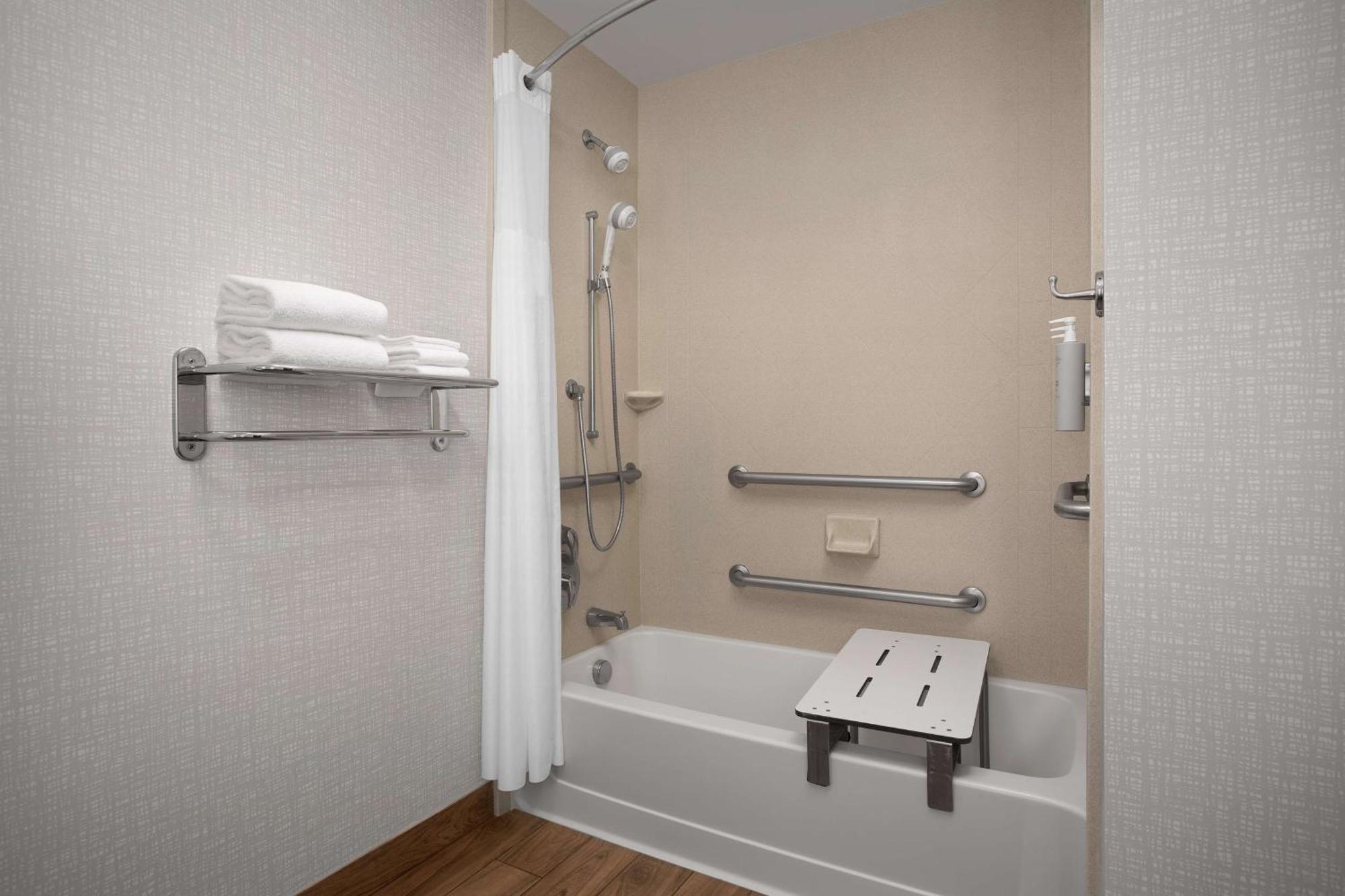 Hampton Inn Yorkville Eksteriør bilde