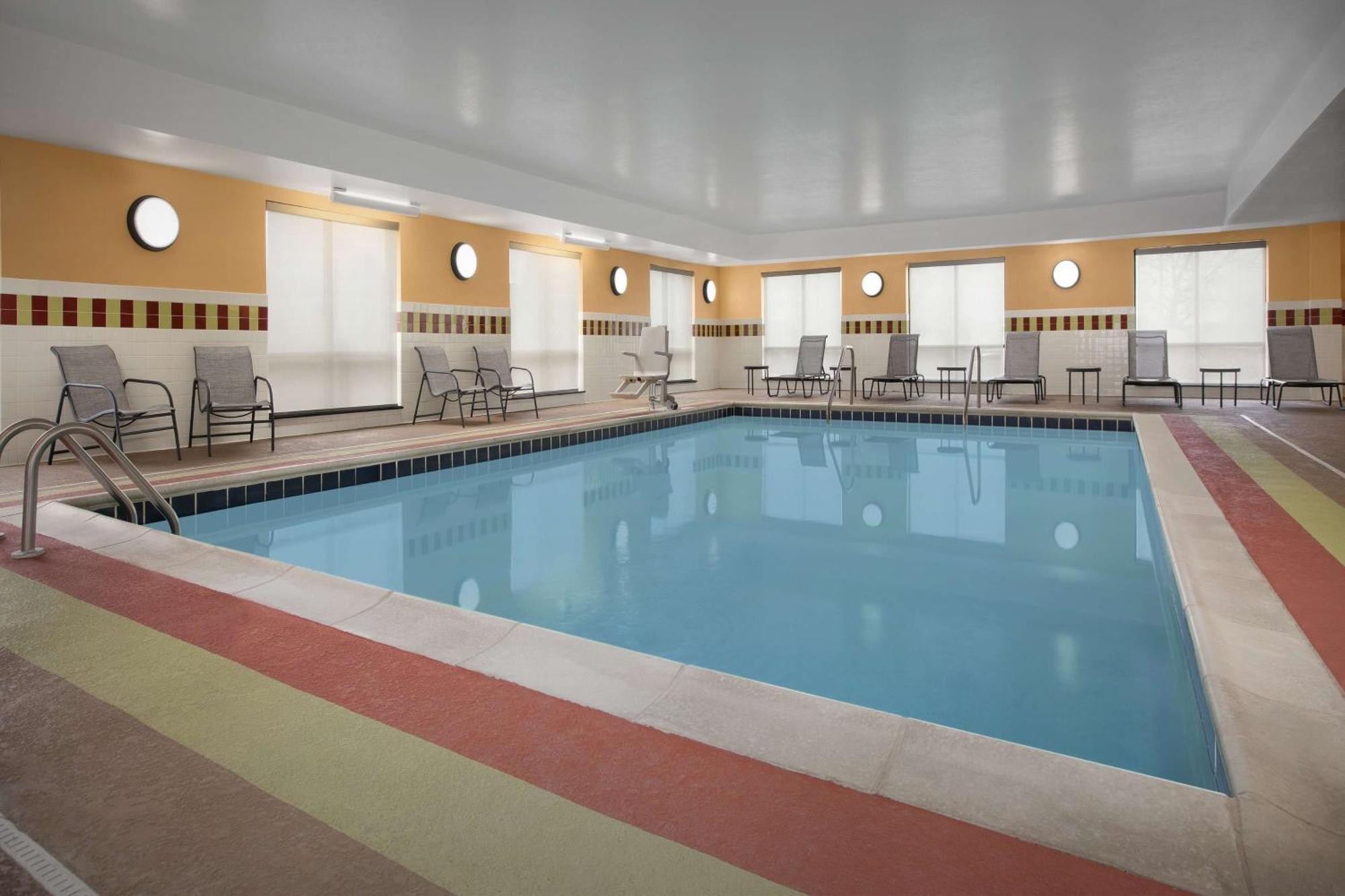 Hampton Inn Yorkville Eksteriør bilde