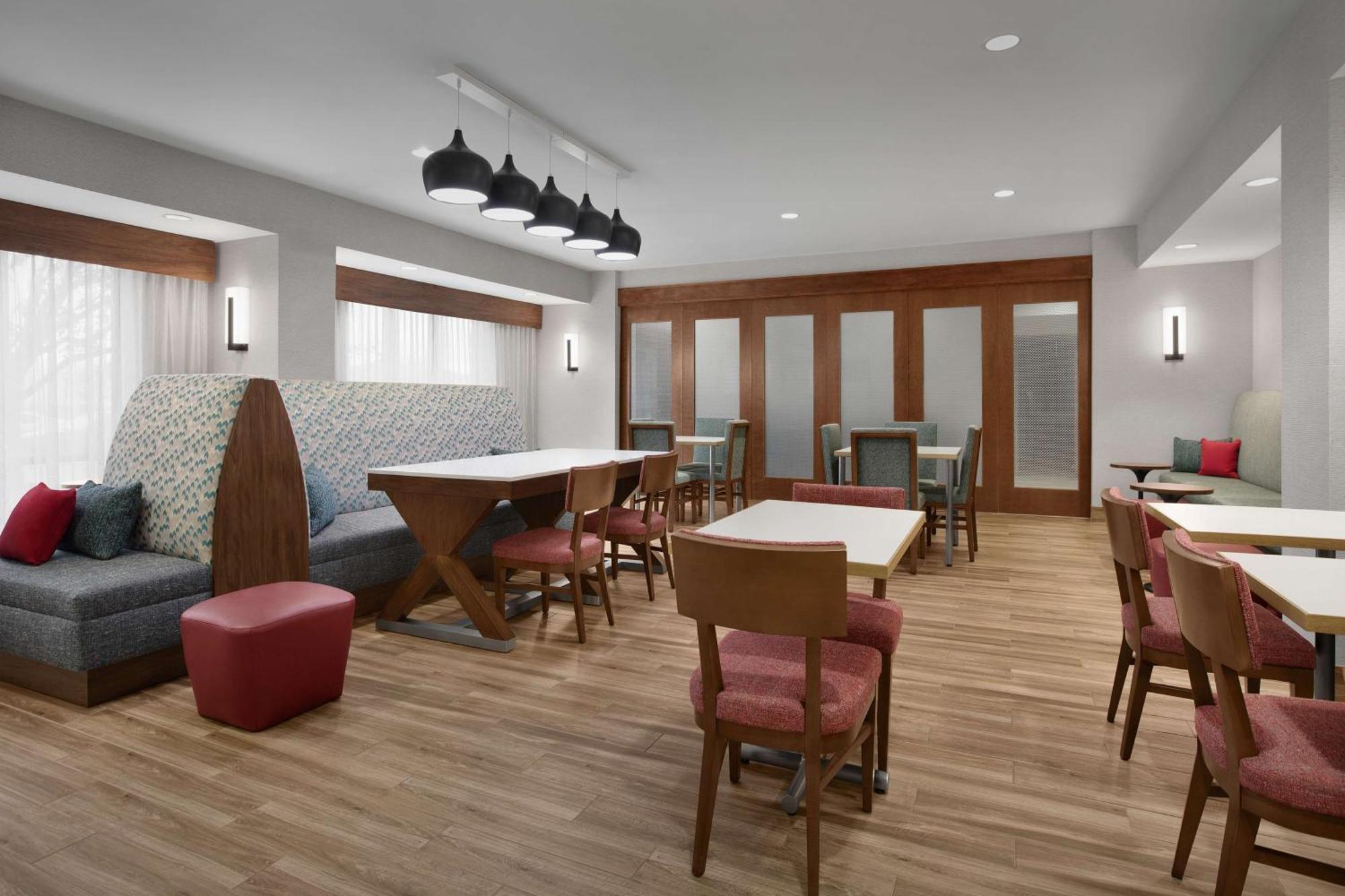 Hampton Inn Yorkville Eksteriør bilde