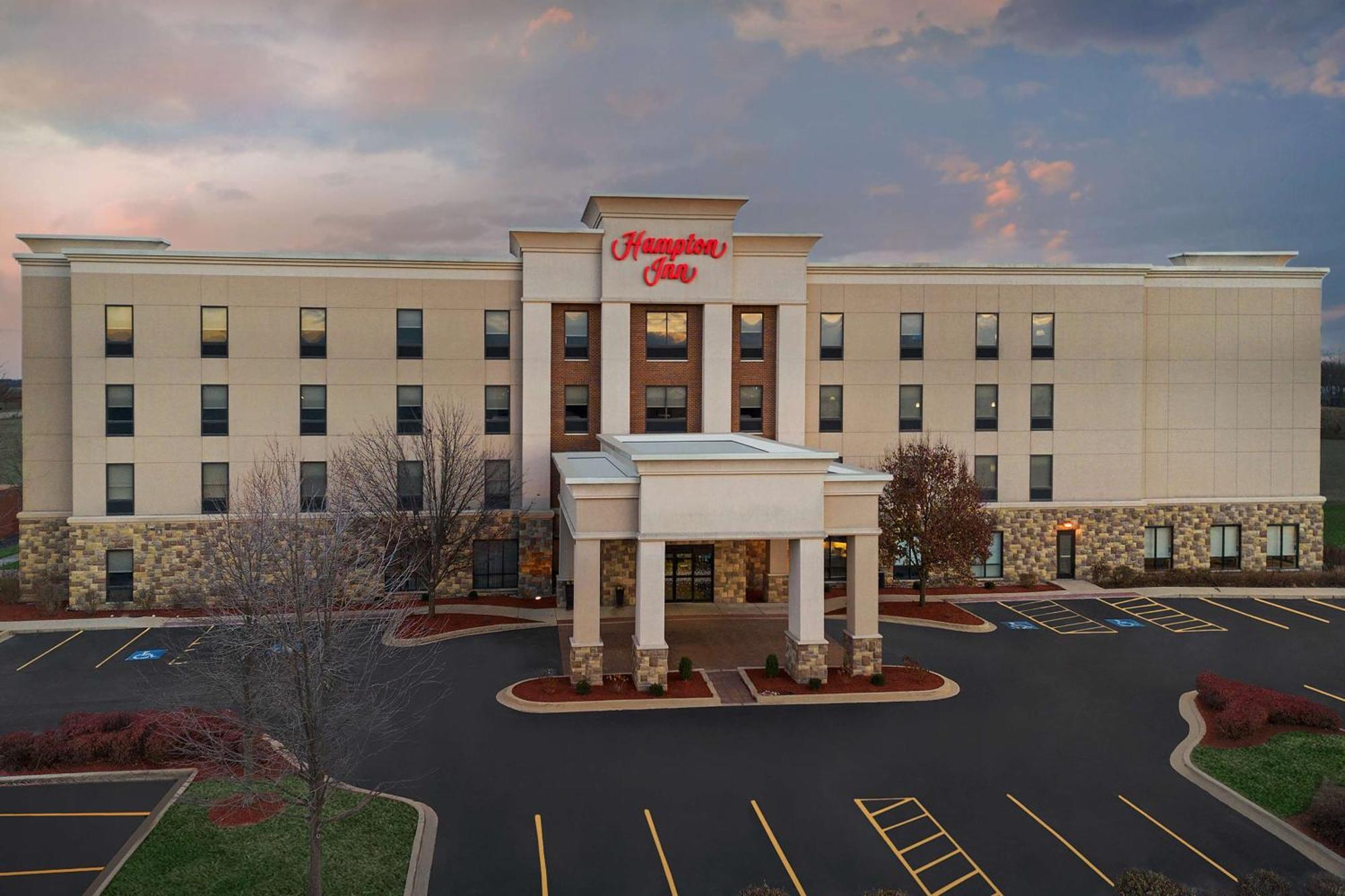 Hampton Inn Yorkville Eksteriør bilde