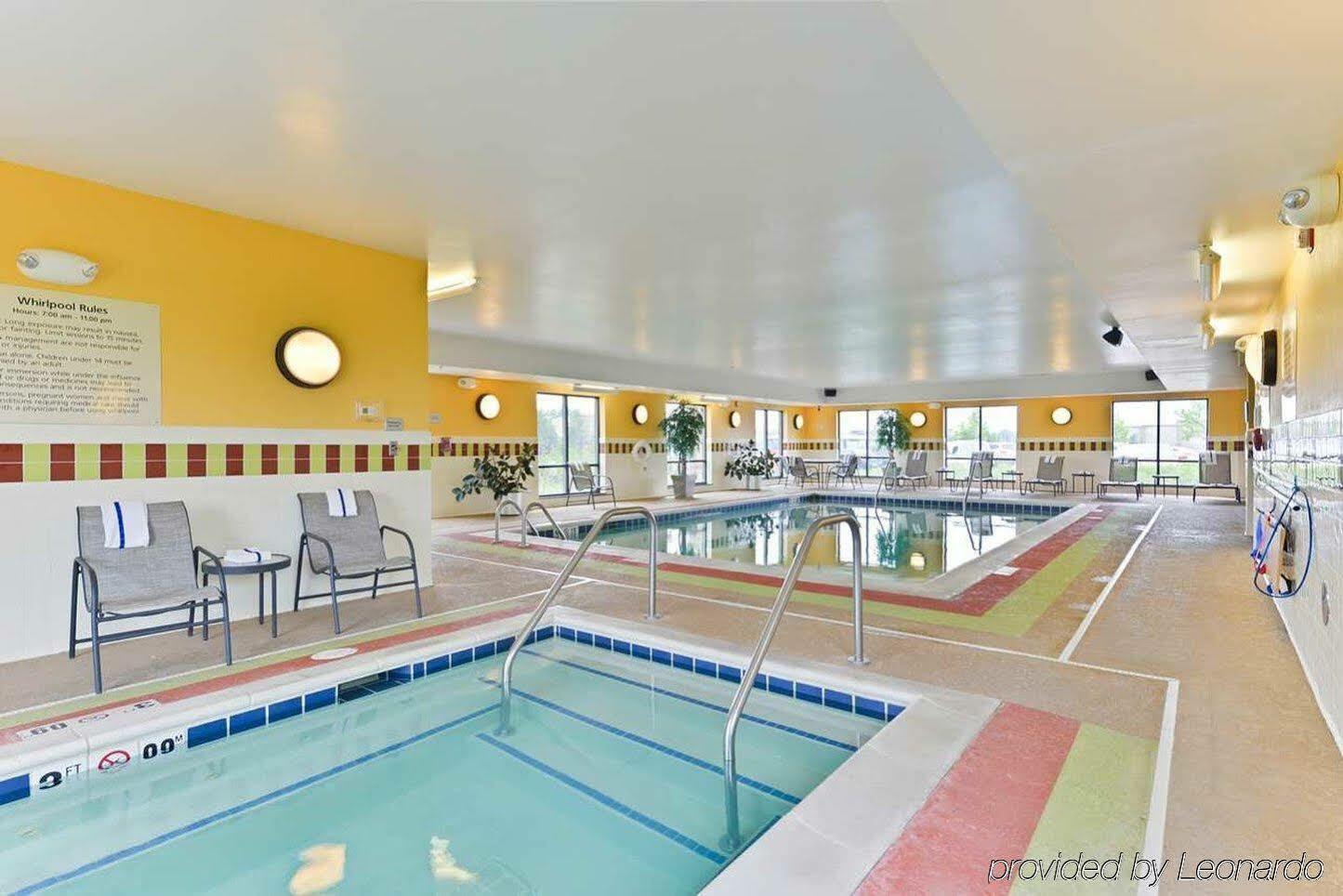 Hampton Inn Yorkville Eksteriør bilde