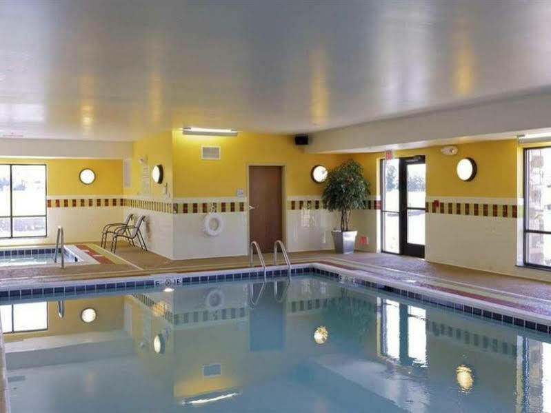 Hampton Inn Yorkville Eksteriør bilde